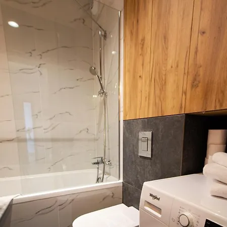 شقة Patio Praga Metro By Bookinghost