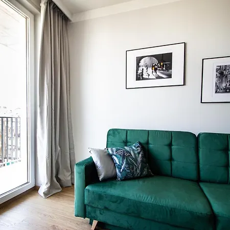 Patio Praga Metro By Bookinghost وارسو