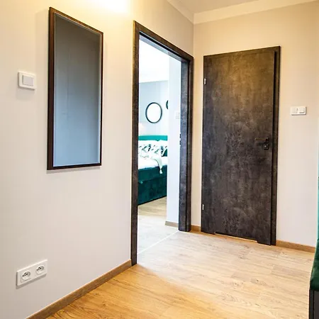 Patio Praga Metro By Bookinghost