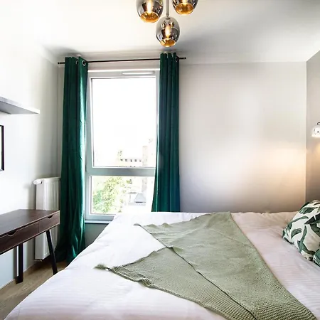 Patio Praga Metro By Bookinghost شقة