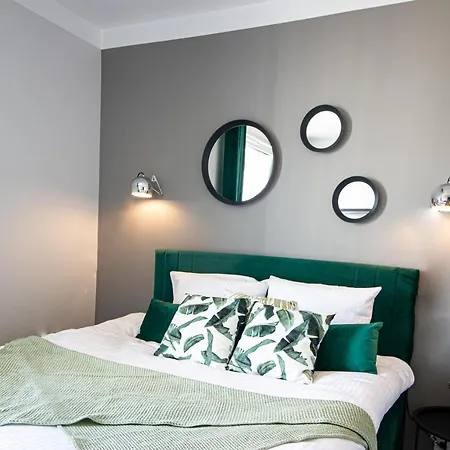 Patio Praga Metro By Bookinghost Apartment *