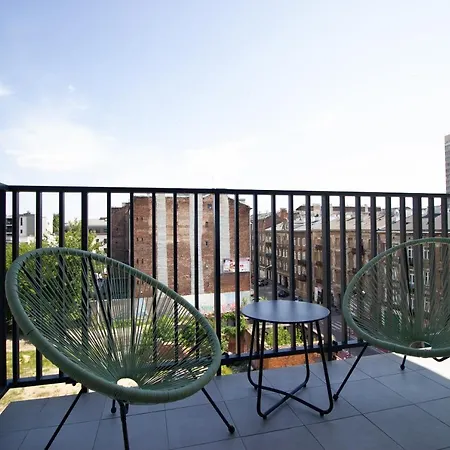 Patio Praga Metro By Bookinghost