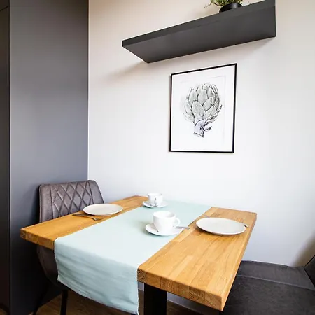 Patio Praga Metro By Bookinghost