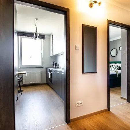 Patio Praga Metro By Bookinghost 바르샤바